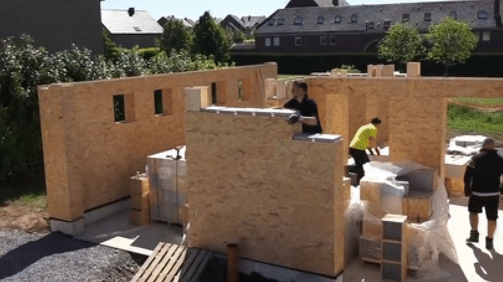 直播在團隊實景搭建的Dollhouse房屋內進行。網上圖片