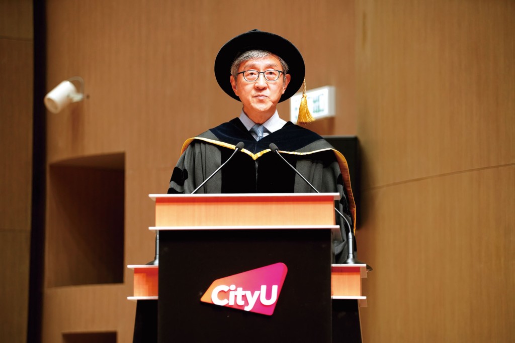 ■香港特區政府引進辦主任任景信先生 在典禮上致辭。 ■香港特區政府引進辦主任任景信先生 在典禮上致辭。