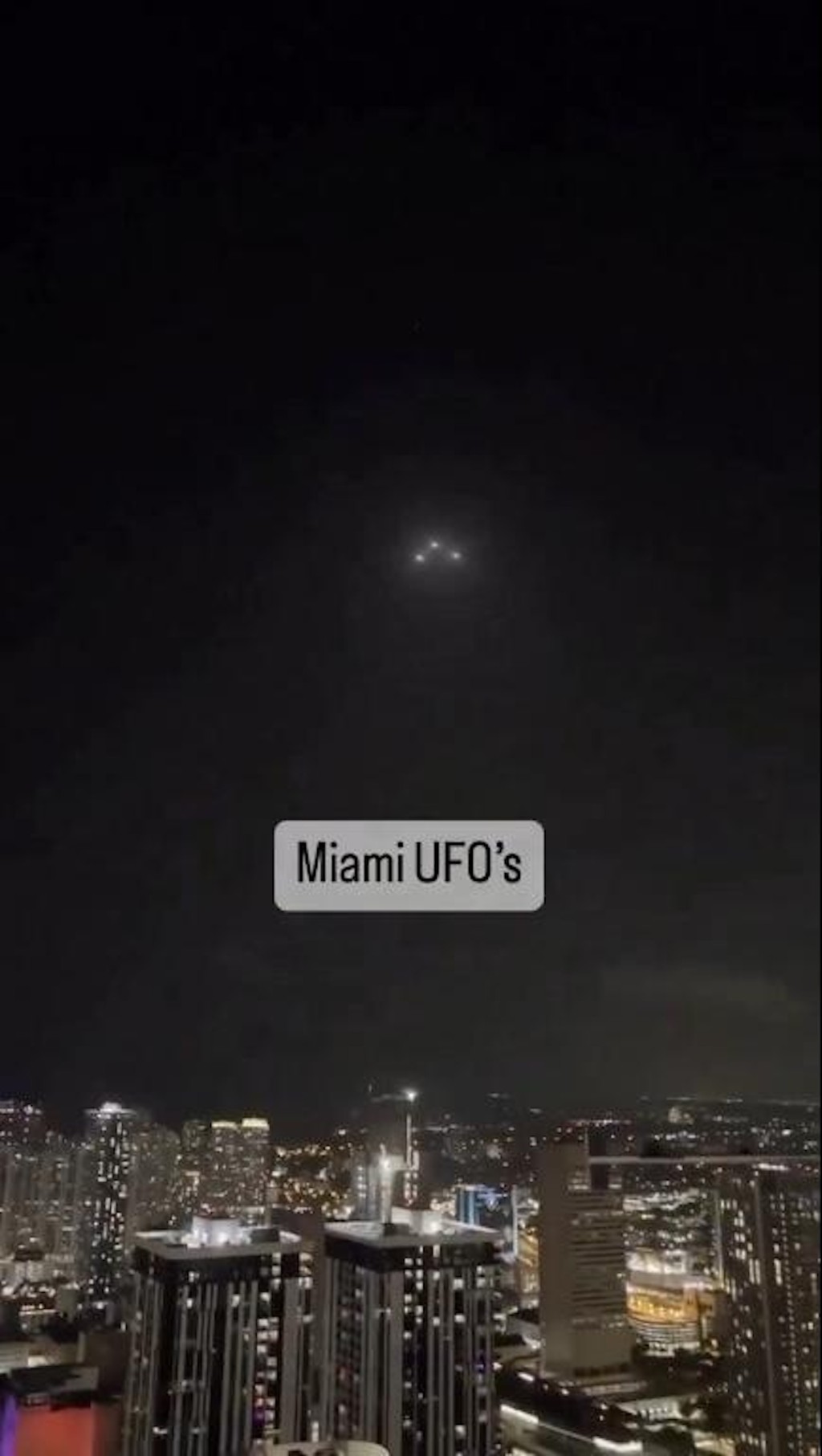有網民上載同晚在當地看到UFO的片段。