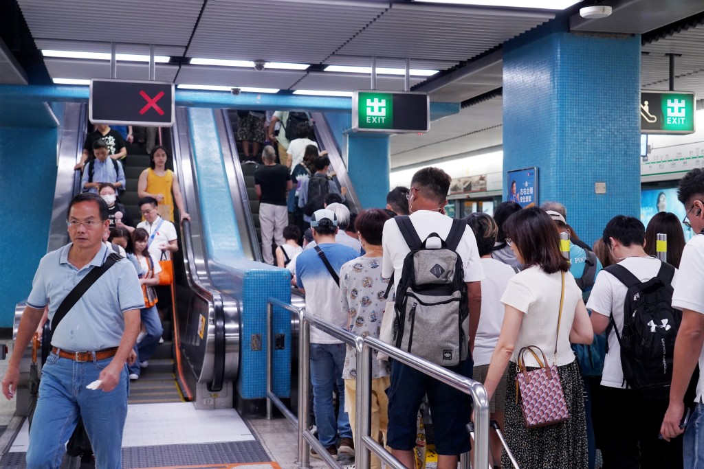 港鐵表示,持有當天投票「心意謝卡」的員工可登記參加內部活動,有機會獲得公司禮品。 港鐵表示,持有當天投票「心意謝卡」的員工可登記參加內部活動,有機會獲得公司禮品。