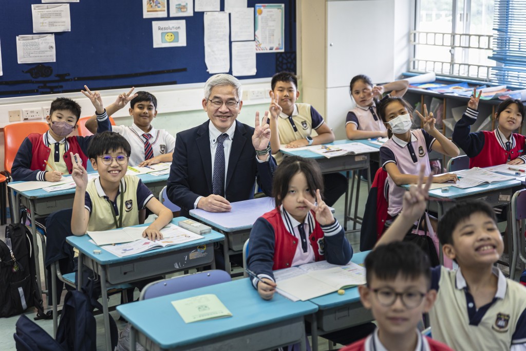 （中）圓玄學院陳國超興德小學賴子文校長