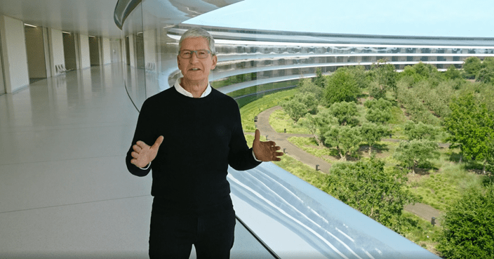 苹果CEO库克现身在空荡荡走廊上介绍秋季新产品。(苹果网站截图)