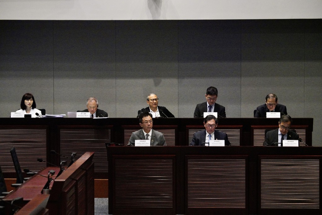 《2023年香港中文大學(修訂)條例草案》委員會會議今日召開第三次會議。歐樂年攝