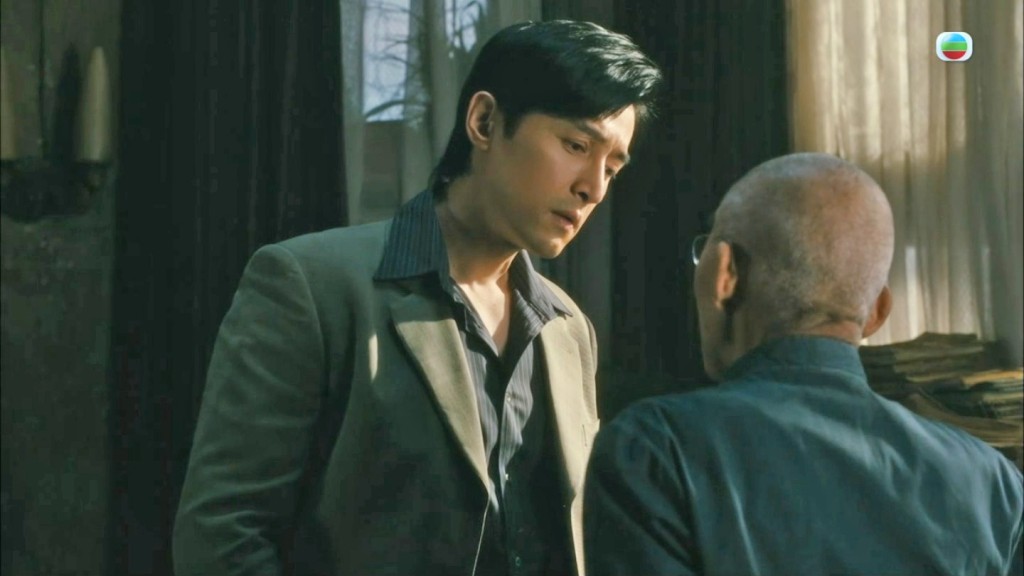 「爺叔」游本昌在《繁花》中演「寶總」胡歌師傅。