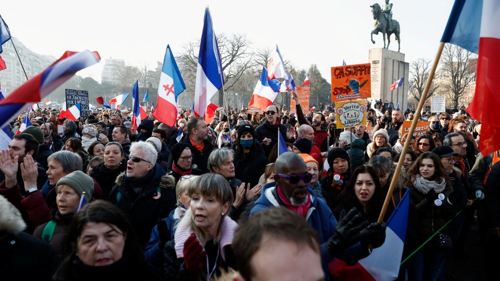 首都巴黎里昂和馬賽等城市都有市民上街示威。REUTERS