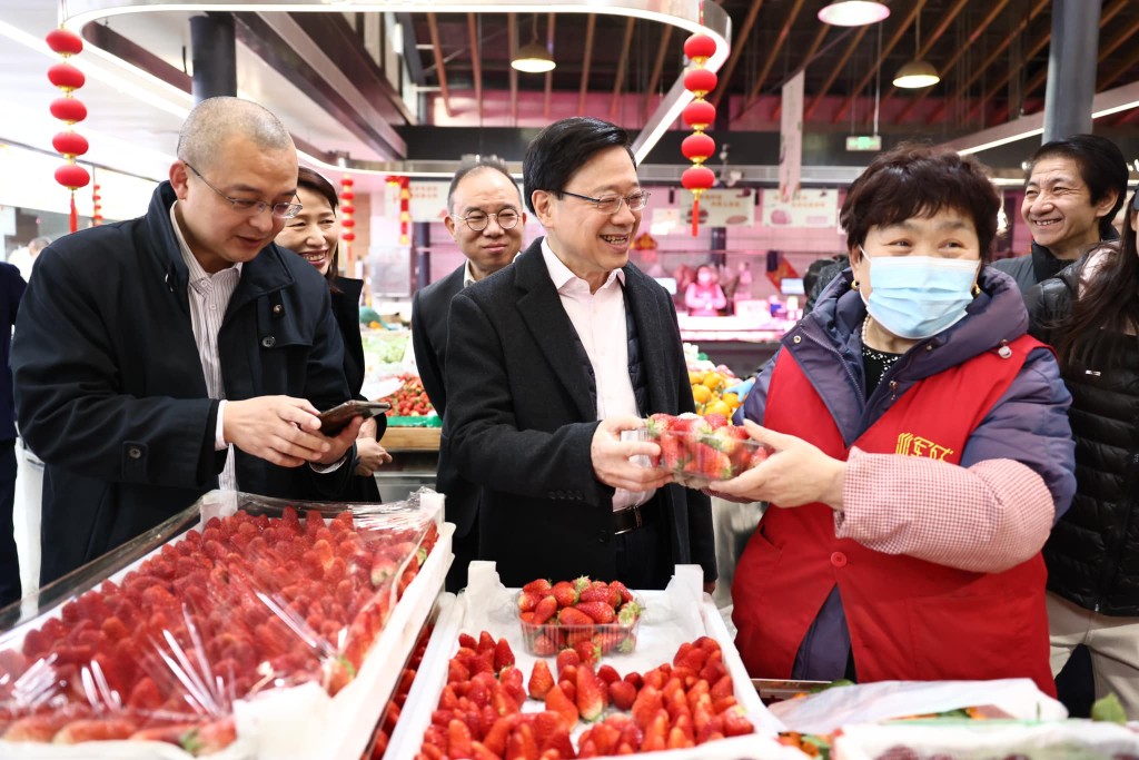 李家超逛北京菜市場。李家超fb