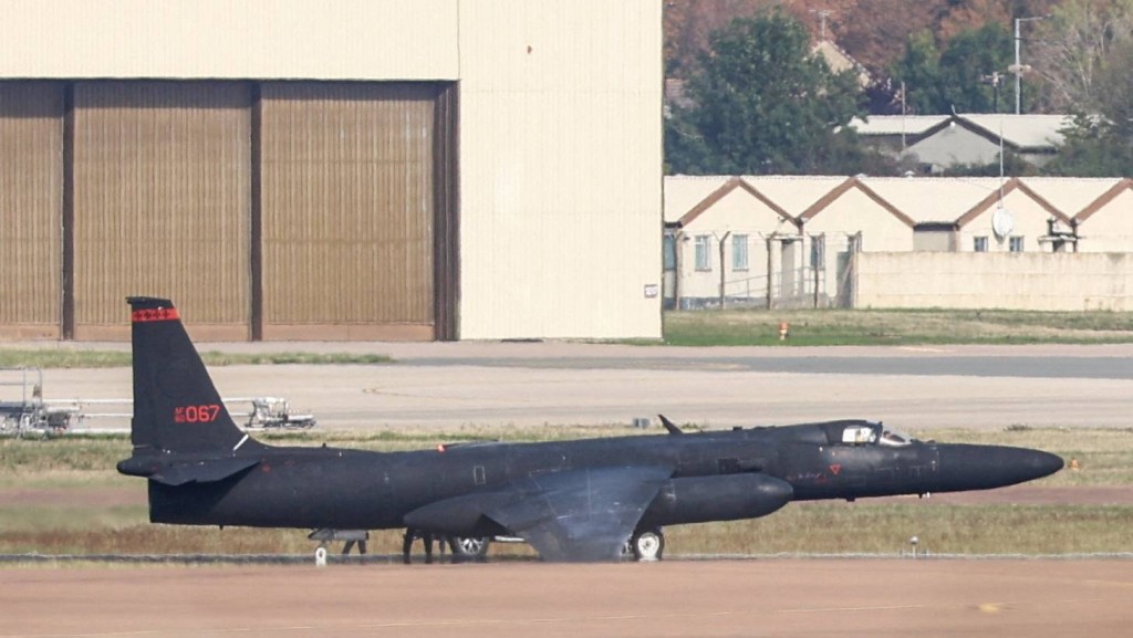 一架U-2偵察機降落在英國皇家空軍費爾福德基地。路透社