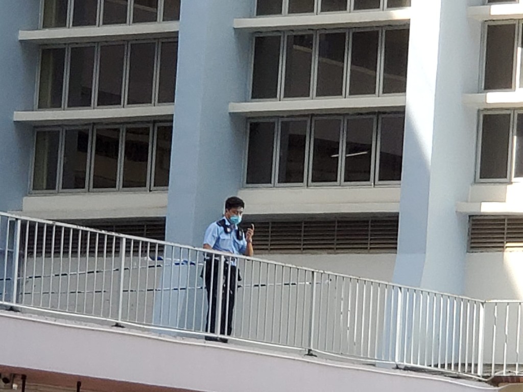 警員在現場調查。