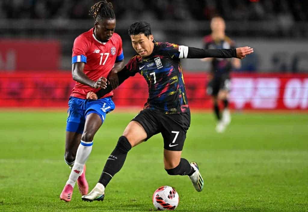 孫興民則於九月主場迎戰哥斯達黎加時已穿過南韓的世界盃版藍潑墨戰衣。網上圖片