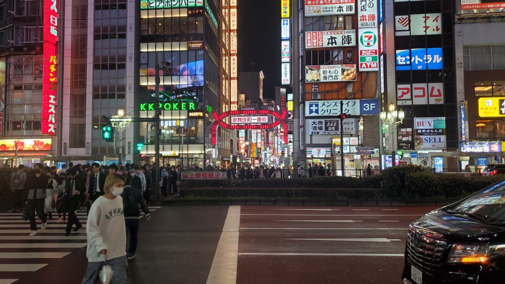 記者以新宿兩間酒店農曆年假期間房價作比對。