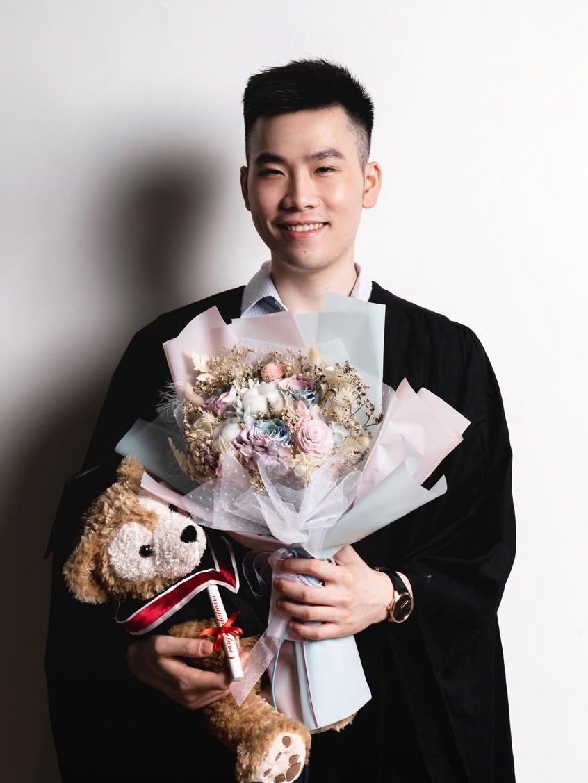 见习督察莫竣稀 Justin 硕士毕业照。受访者提供