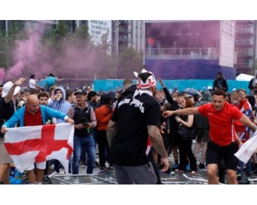 英格蘭球迷搞事害了國家隊。網上圖片