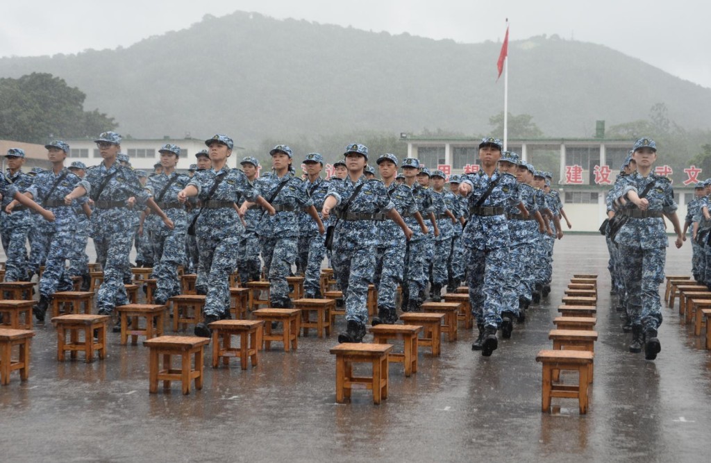 160名大學生一連13日在新圍軍營接受訓練。