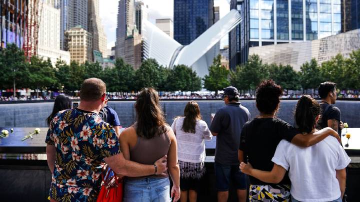 去年911周年，大批民众到世贸遗址纪念死难者。AP资料图片