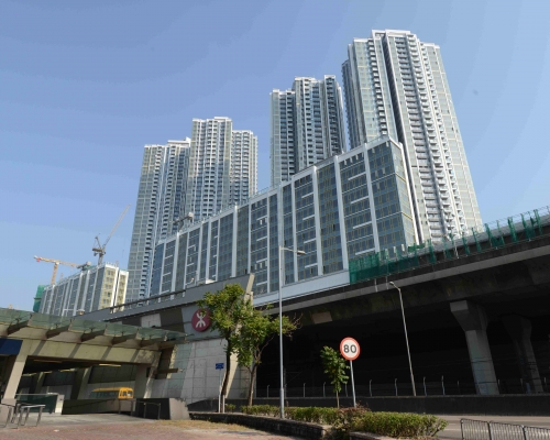 匯璽中層呎租47元。