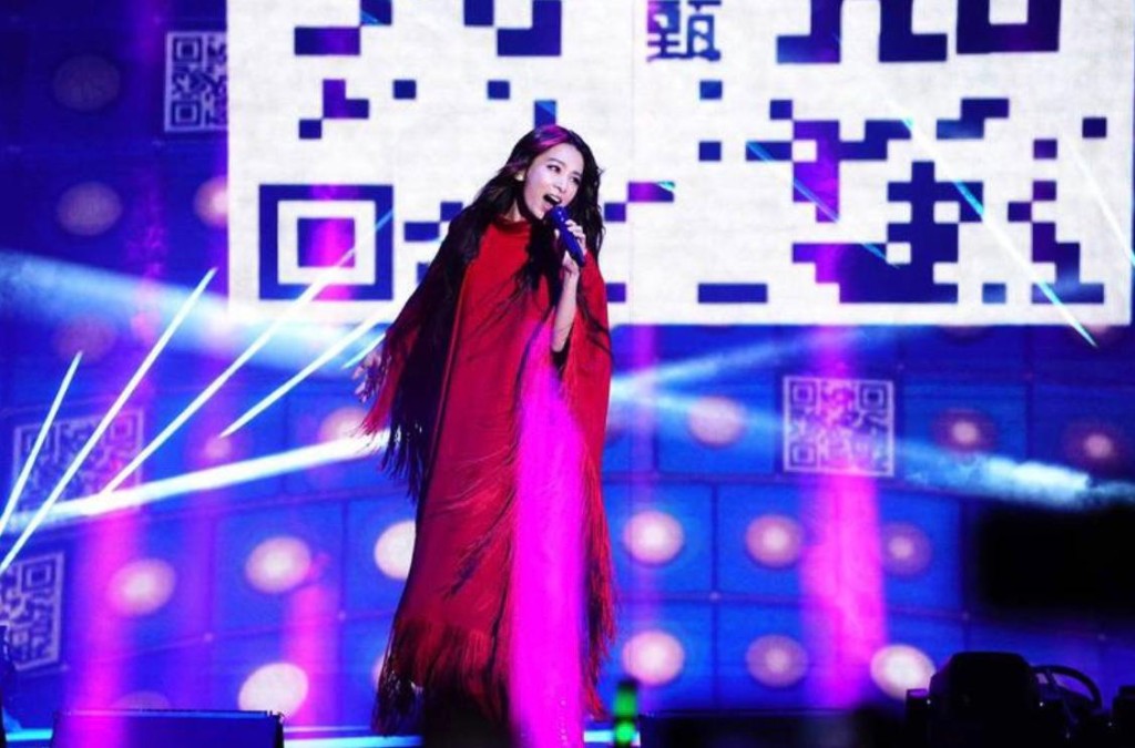 Hebe在爆發版權糾紛後，首度現身公開活動。