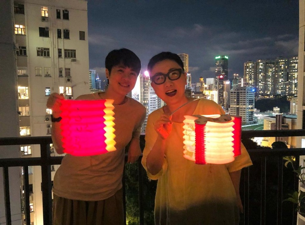 Yoyo今年留港陪媽咪劉天蘭過中秋。