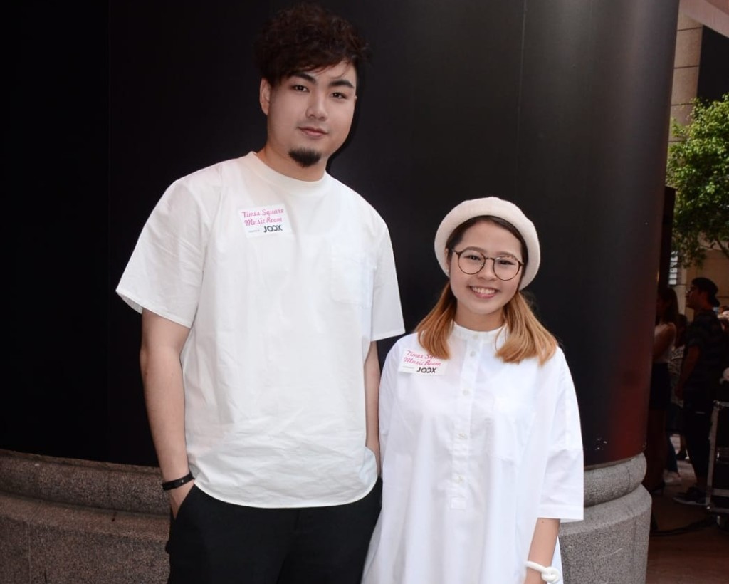 小塵埃謂習慣跟粉絲近距離接觸。