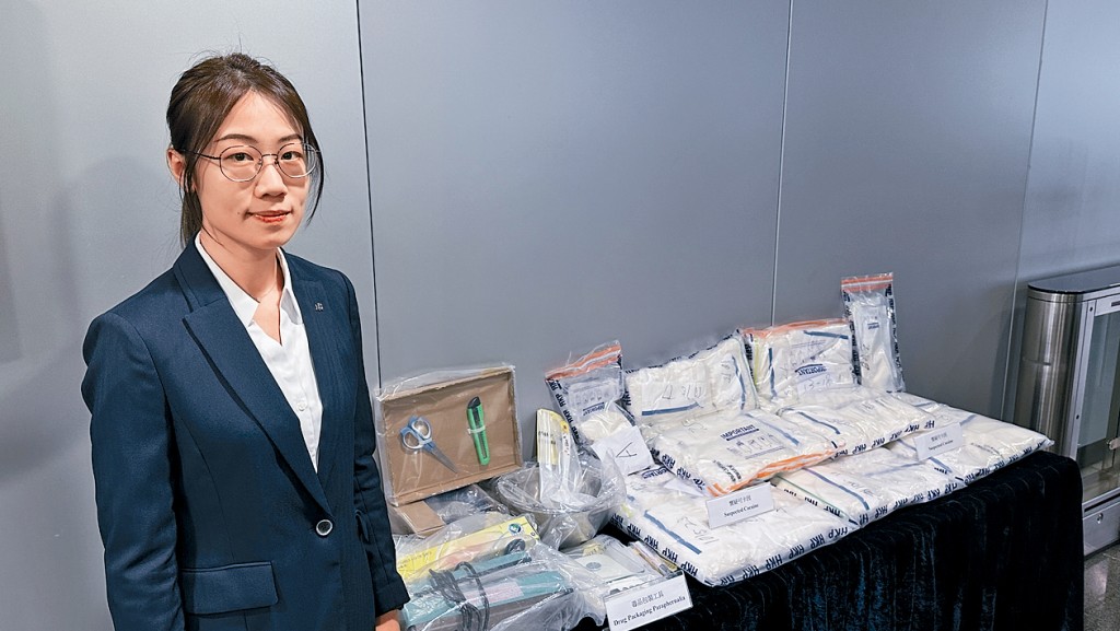警方搗破可卡因毒品儲存倉庫。