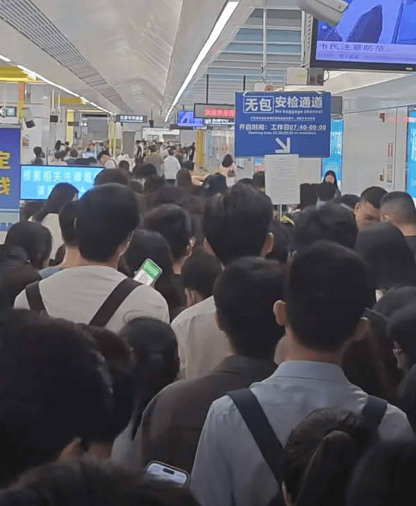 深圳地铁7月20日起启用地铁安检新安排。深圳大件事 深圳地铁7月20日起启用地铁安检新安排。深圳大件事