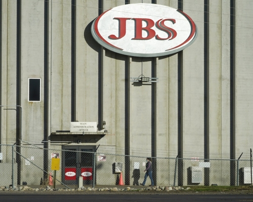全球最大肉類加工公司 JBS 的電腦系統近日遭黑客以勒索軟件攻擊。AP圖片