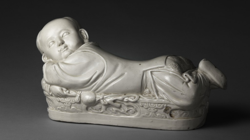 北宋定窯白釉孩兒枕。香港故宮文化博物館提供
