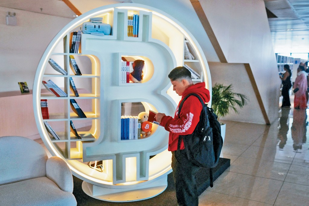 比特幣價格從高位持續滑落。