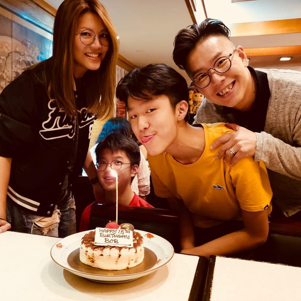 阿Lo與康子妮於02年結婚並育有兩子,分別是17歲的林寶和15歲的林熙。