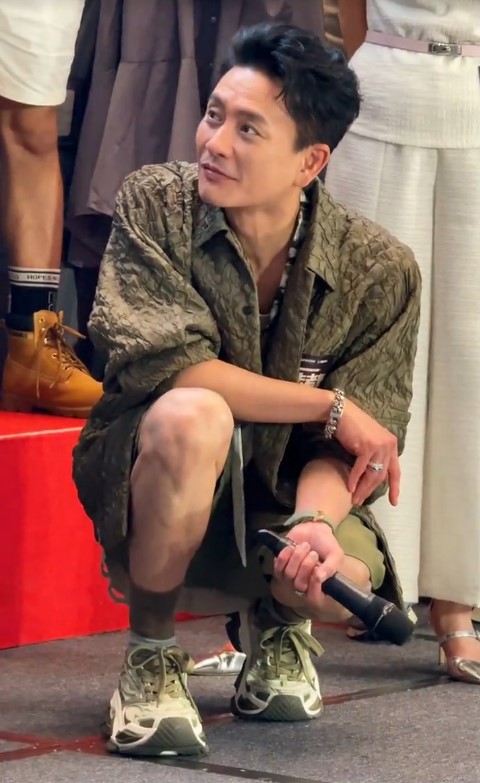 黃宗澤早前出席活動,大騷名錶、手鏈近300萬行頭。 黃宗澤早前出席活動,大騷名錶、手鏈近300萬行頭。