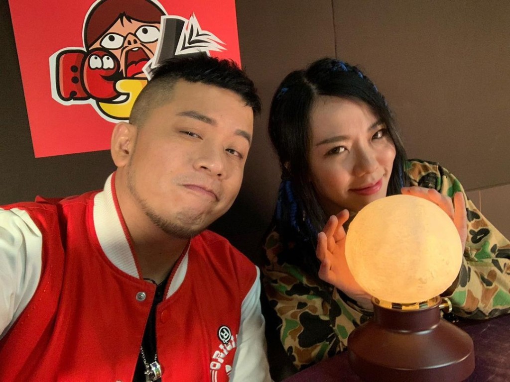 無須自掏腰包做歌的小肥自言比好友J.Arie幸福。