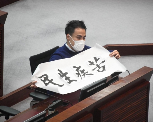 郭偉強等3名工聯會議員就第四輪防疫基金撥款申請投棄權票。