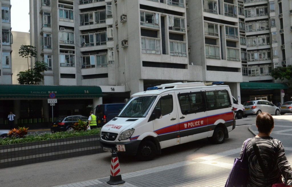 警員及救護員到場證實事主已當場死亡。蔡楚輝攝