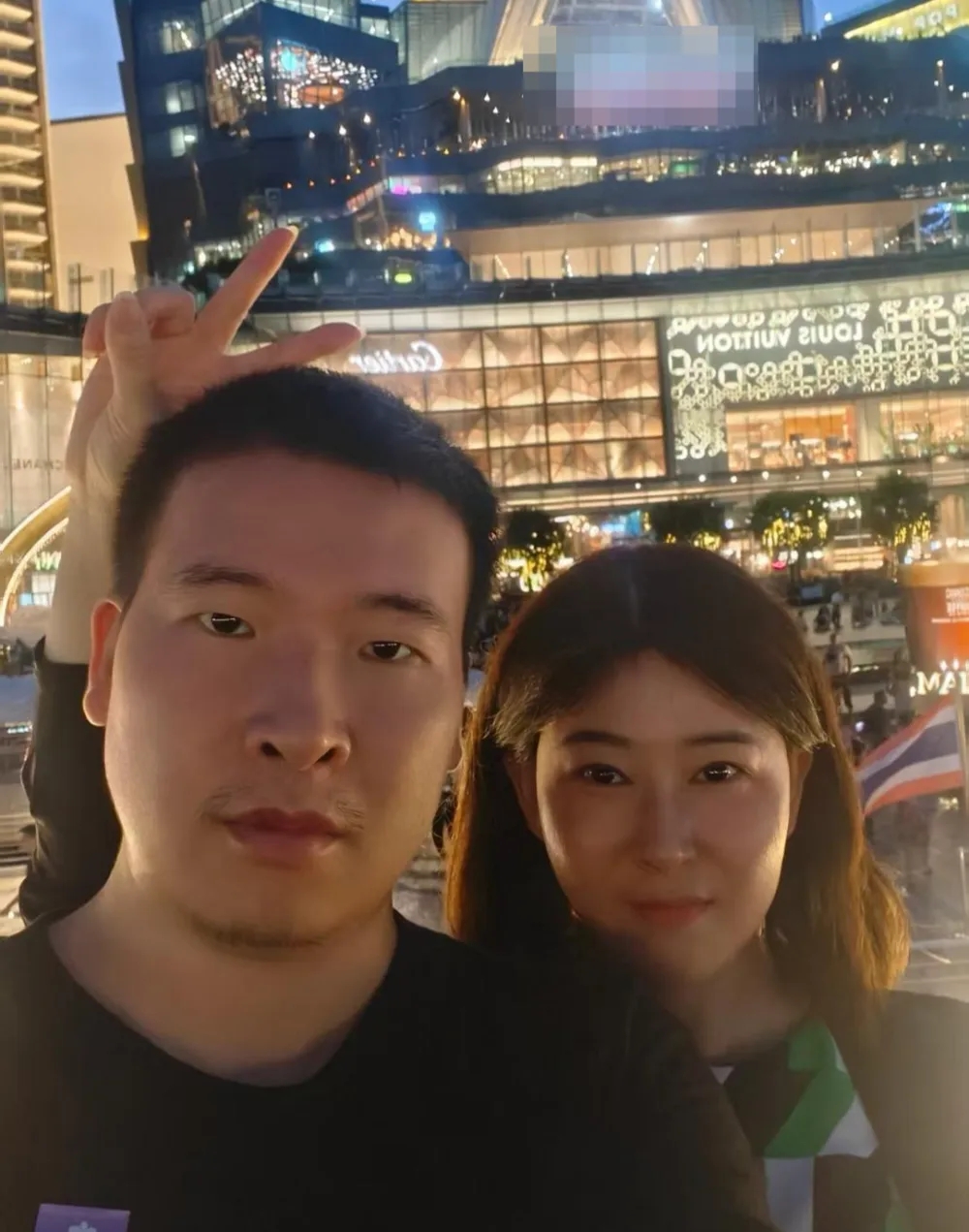 劉修洪與姐姐在泰國團聚。