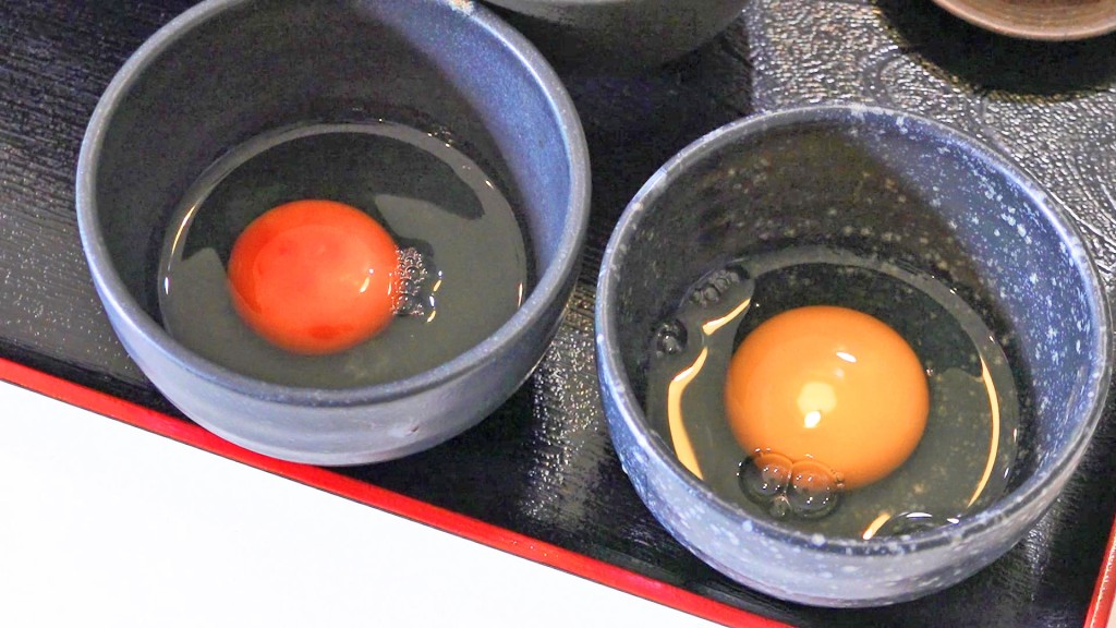跟普遍日本蛋不同，蘭王蛋蛋黃帶橙色，色澤光亮，有網民表示蛋味超濃。