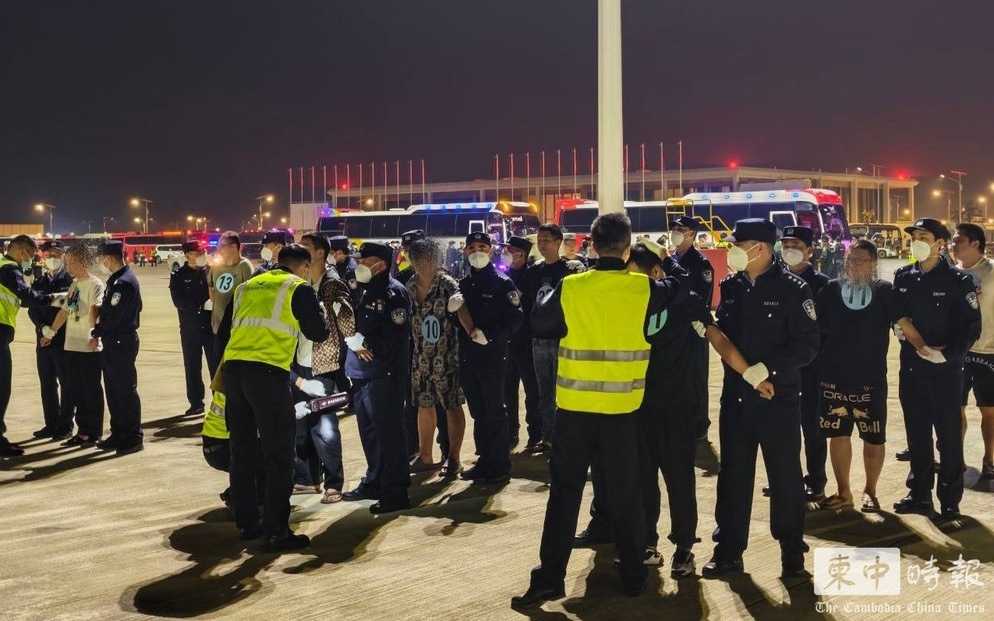 柬埔寨连续两日遣返逾400名中国籍电骗疑犯回中国。柬中时报