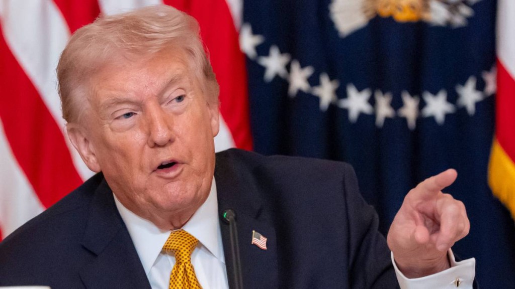 特朗普在聽取情報簡報後，對消息感到驚訝並當場大笑。（美聯社）