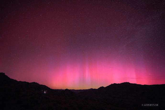 新疆阿勒泰地區亦能觀測到極光。微博@Jeff的星空之旅圖片