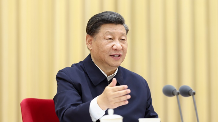 习近平主持中共中央政治局会议，会上首次提到要保交楼。新华社资料图片