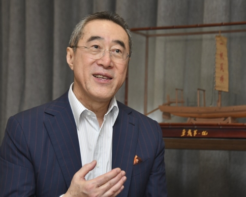 被問到會否再選特首，唐英年立即搖頭，堅定回應：「不會。」
