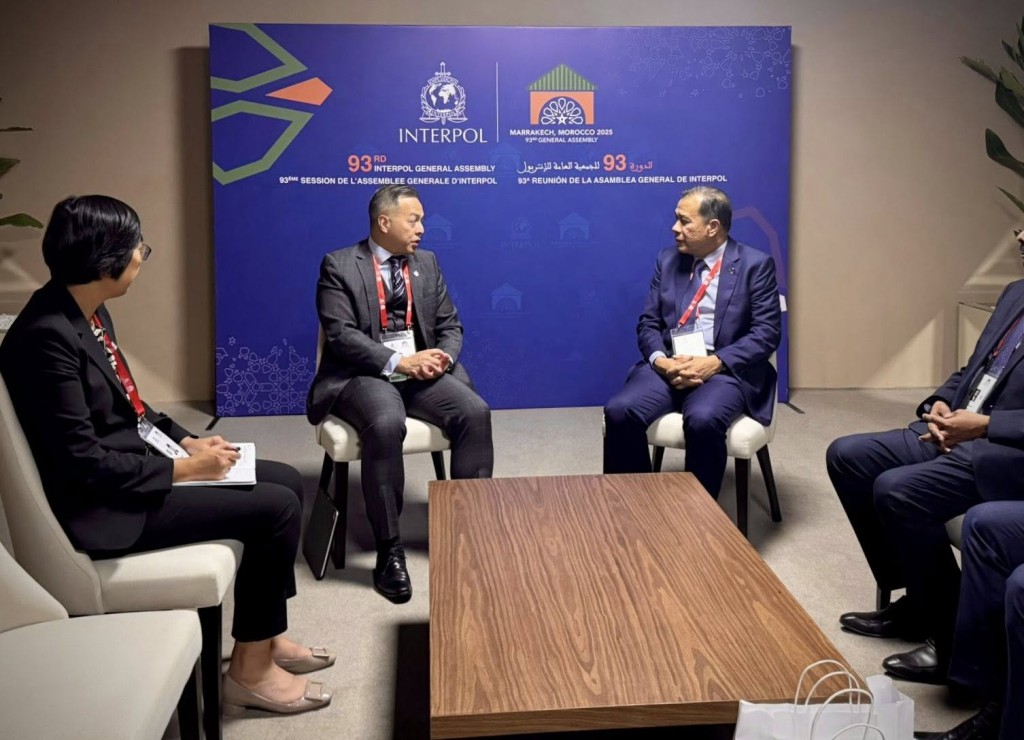警務處處長周一鳴(圖左二)率領香港代表團，隨同國家代表團出席於摩洛哥馬拉喀什舉行的第93屆國際刑警組織全體大會。
