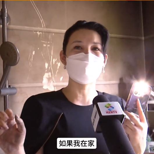 李女士買入的高仿智能馬桶自爆，令家中全屋熏黑及泡水。抖音＠TV現場