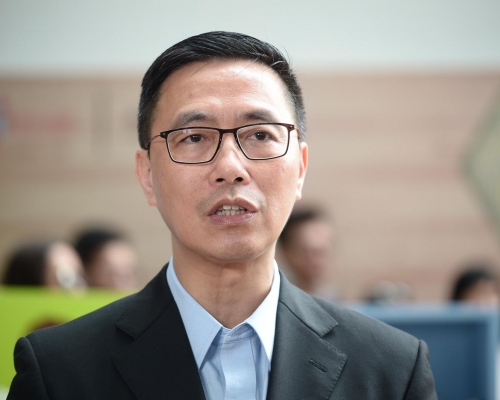 楊潤雄指教科書中的用詞要很準確。