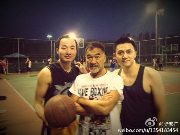 梁家仁近年愛有打籃球。