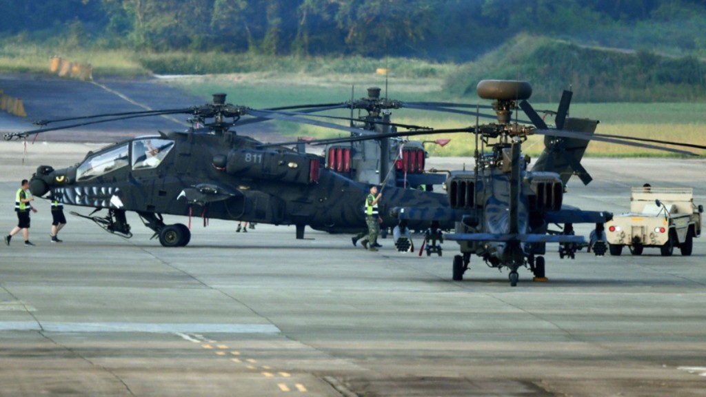 台阿帕奇直升機的「虎鯊」新妝獲大量航空迷讚賞，但被軍方下令還原。中時新聞網