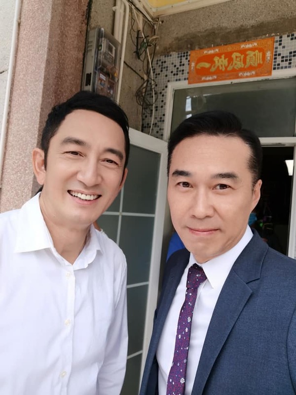 何英偉與吳啟華合作。
