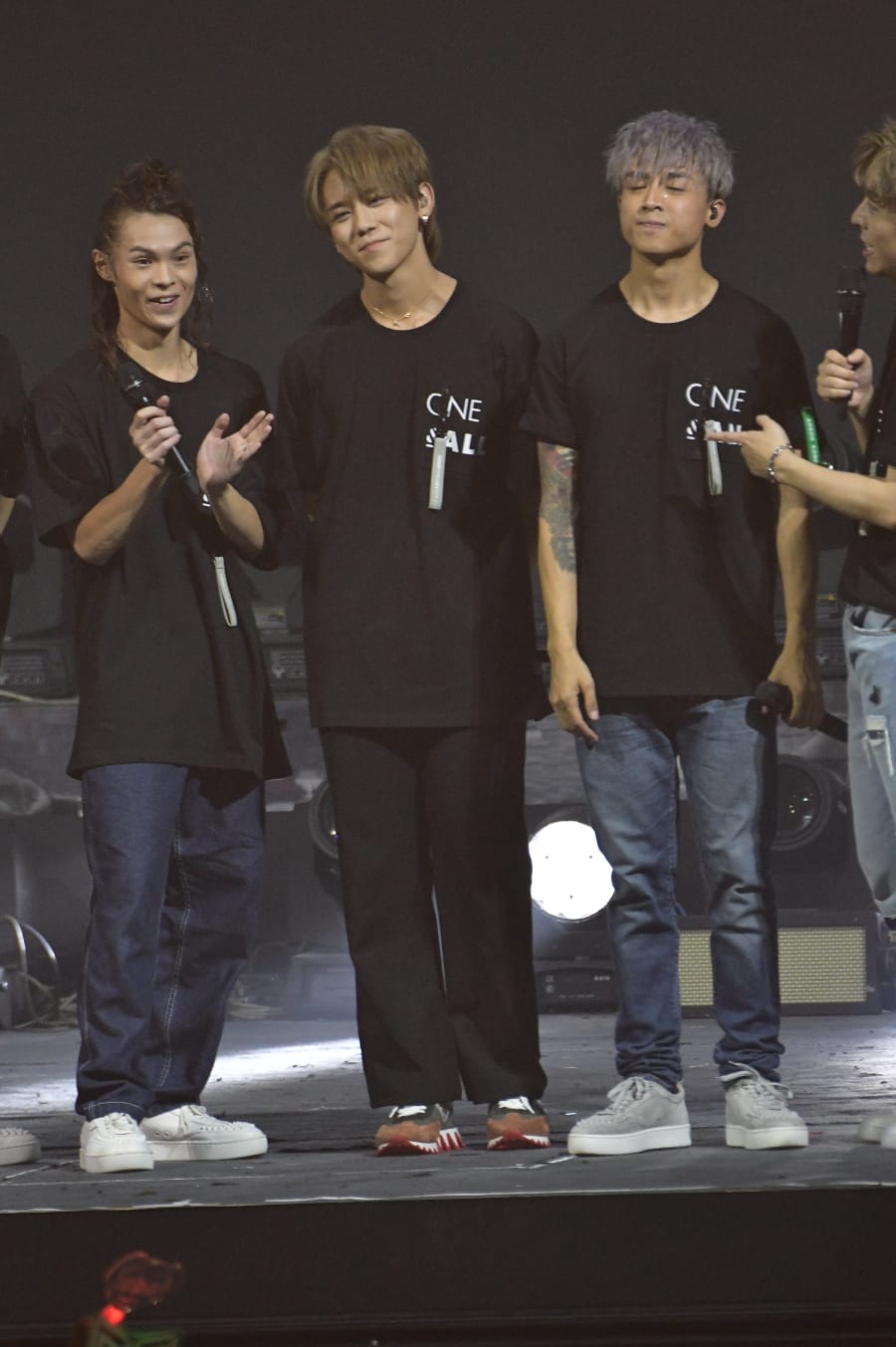 姜濤（中）再爆金句：「香港加油！香港樂壇加油！」獲全場拍掌。