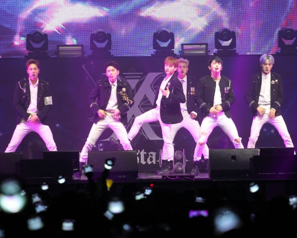 MONSTA X快歌勁舞，令全場歌迷叫到拆天狂揮閃燈！