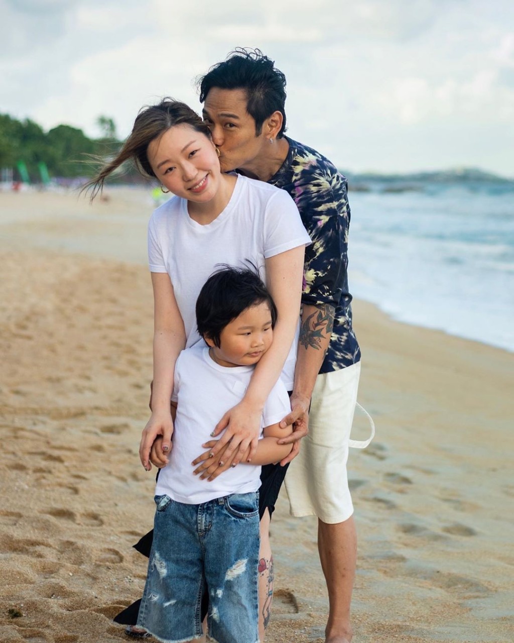 58歲杜德偉好愛錫妻兒,一唔使開工就陪家人。