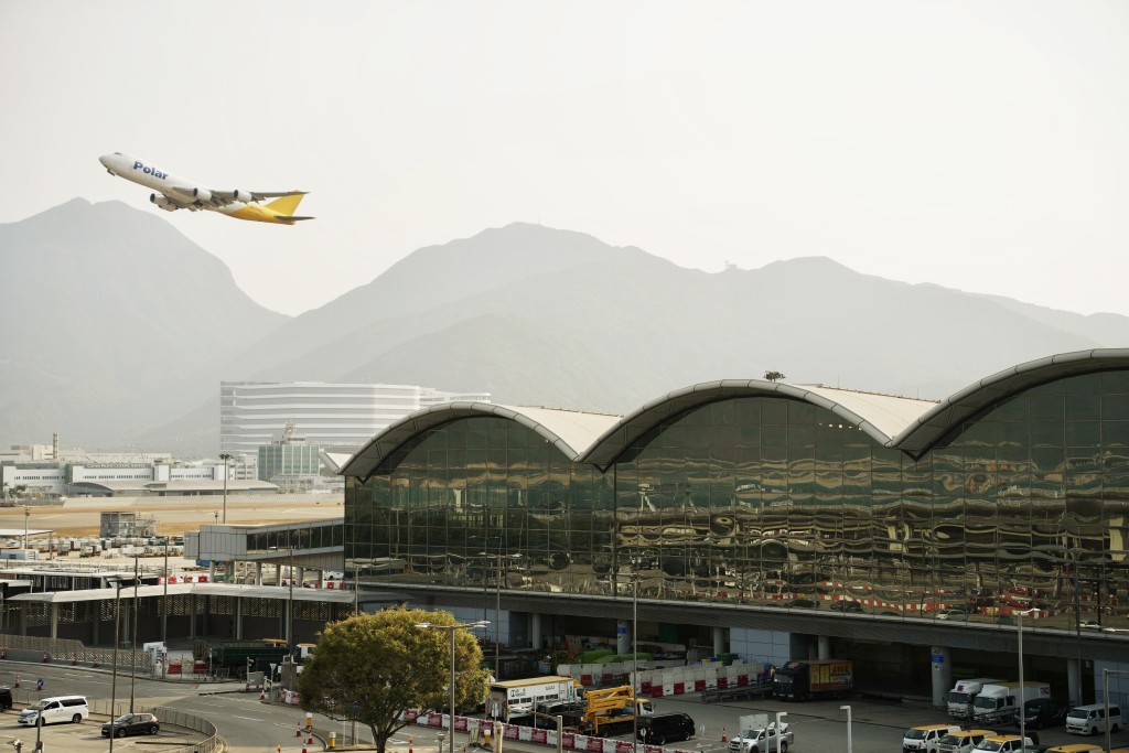 機管局呼籲旅客先向航空公司確認航班才出發前往香港國際機場。資料圖片