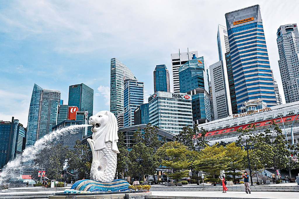 面对新加坡竞争，李律仁称新加坡有识之士睇得清楚「可以争到乜、争唔到乜」，反而香港人较为敏感。